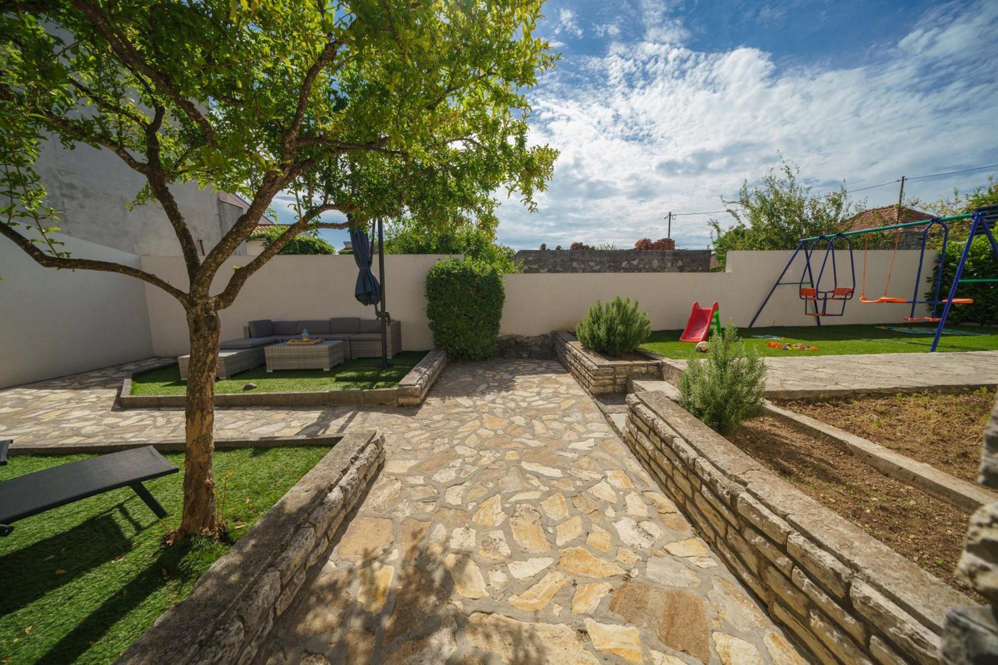 Holiday Home Oliva โวดีเซ ภายนอก รูปภาพ