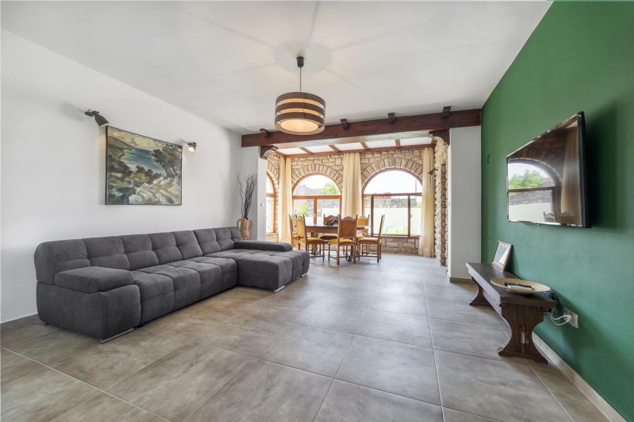 Holiday Home Oliva โวดีเซ ภายนอก รูปภาพ
